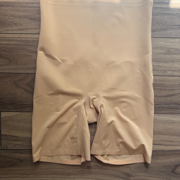 Knix | Size L | High Rise Seamless Shaper Short – Nude - Picture 2 of 6